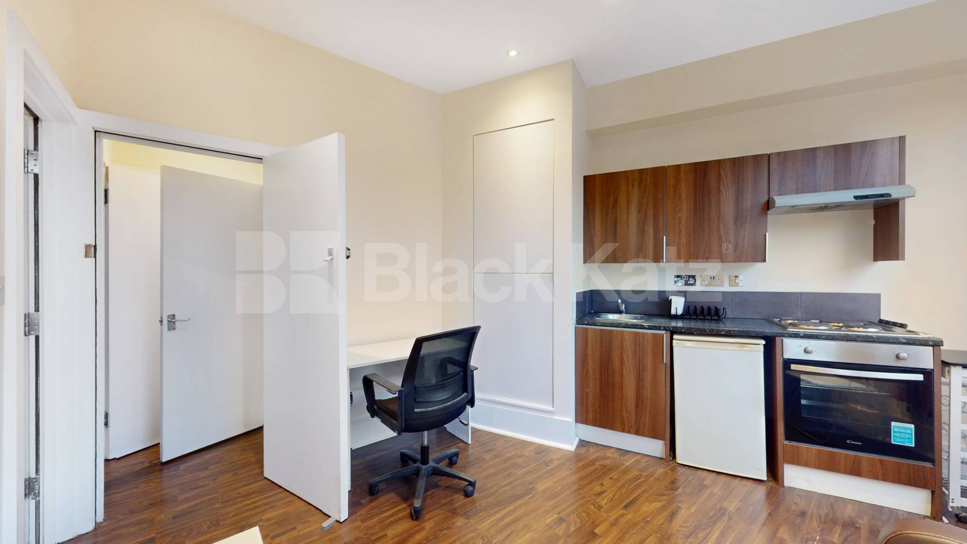 Modern one bed set within a large period house mins to tube and shops Sutherland Avenue, Maida Vale